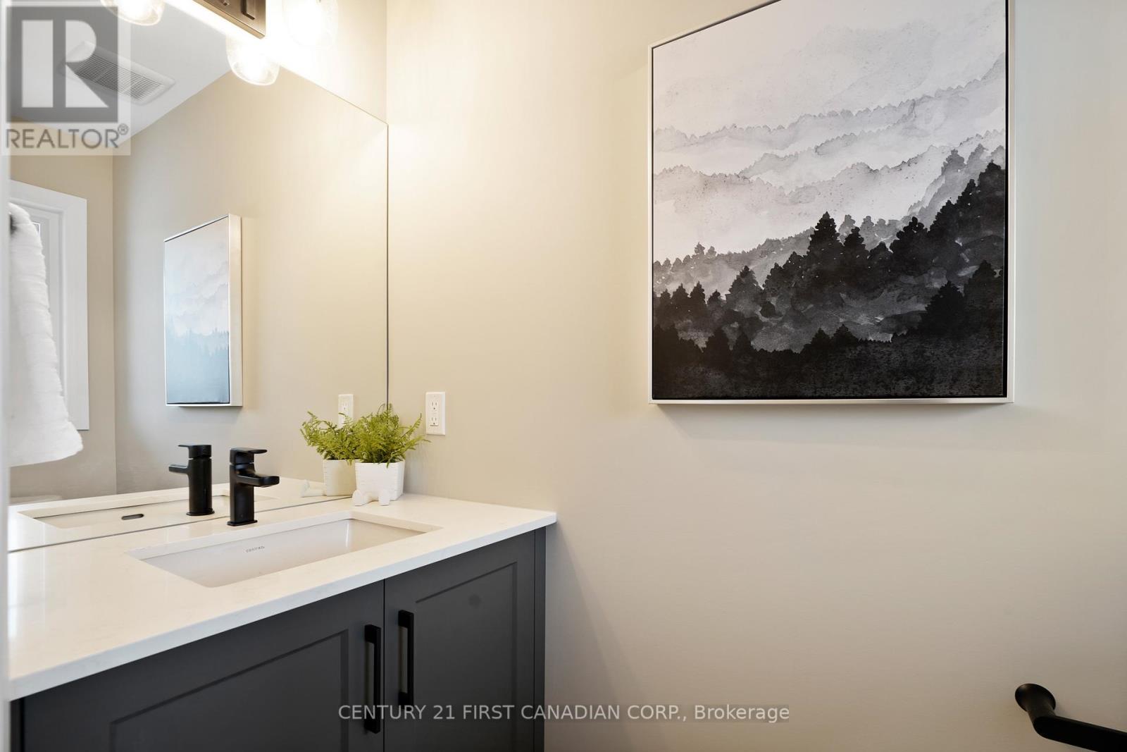9 Twynstra Street, North Middlesex (Ailsa Craig), ON - Indoor Photo Showing Bathroom