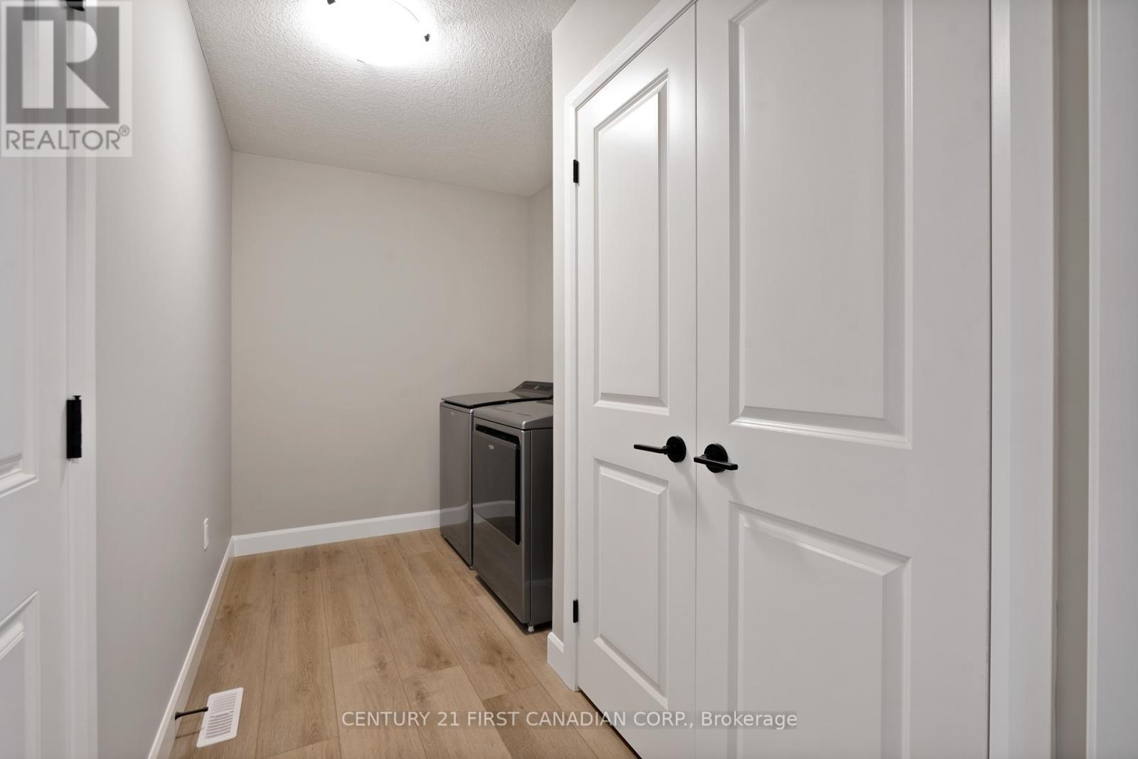 9 Twynstra Street, North Middlesex (Ailsa Craig), ON - Indoor Photo Showing Other Room