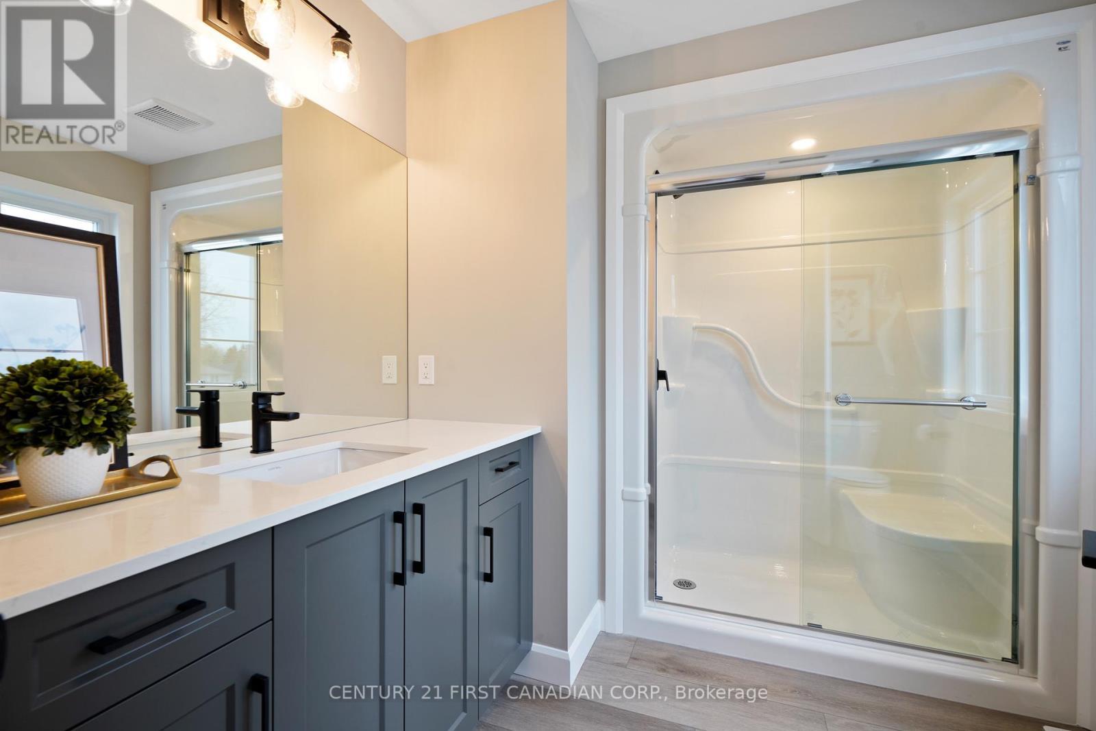 9 Twynstra Street, North Middlesex (Ailsa Craig), ON - Indoor Photo Showing Bathroom