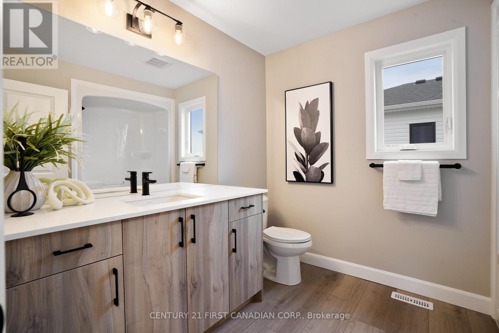 9 Twynstra Street, North Middlesex (Ailsa Craig), ON - Indoor Photo Showing Bathroom