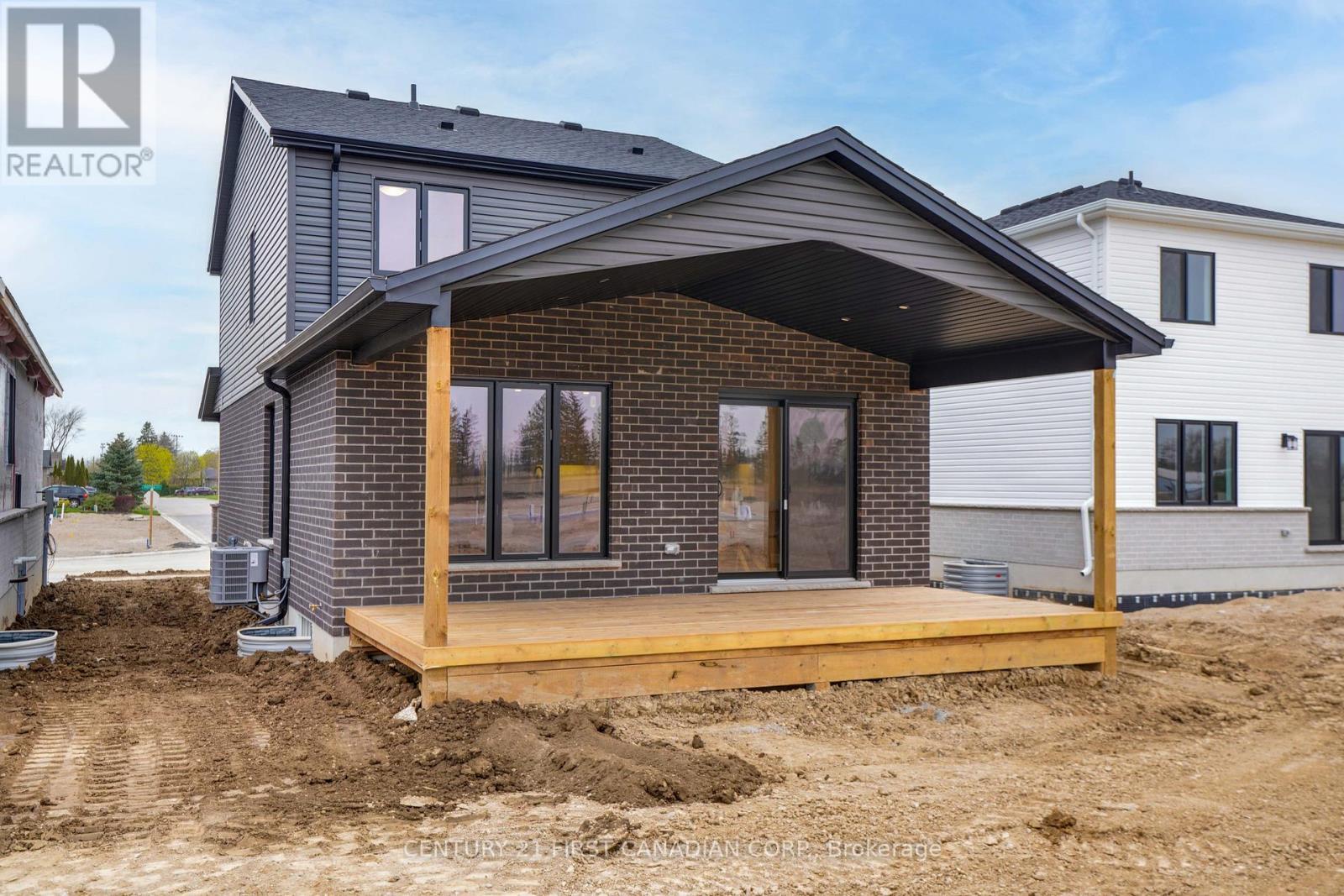 9 Twynstra Street, North Middlesex (Ailsa Craig), ON - Outdoor With Exterior