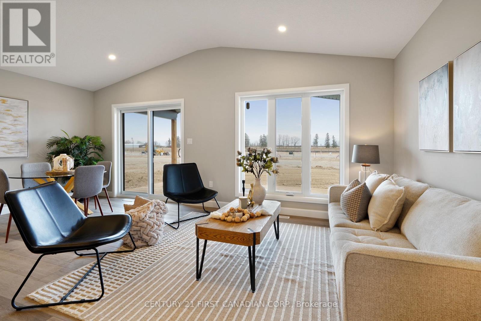 9 Twynstra Street, North Middlesex (Ailsa Craig), ON - Indoor Photo Showing Living Room
