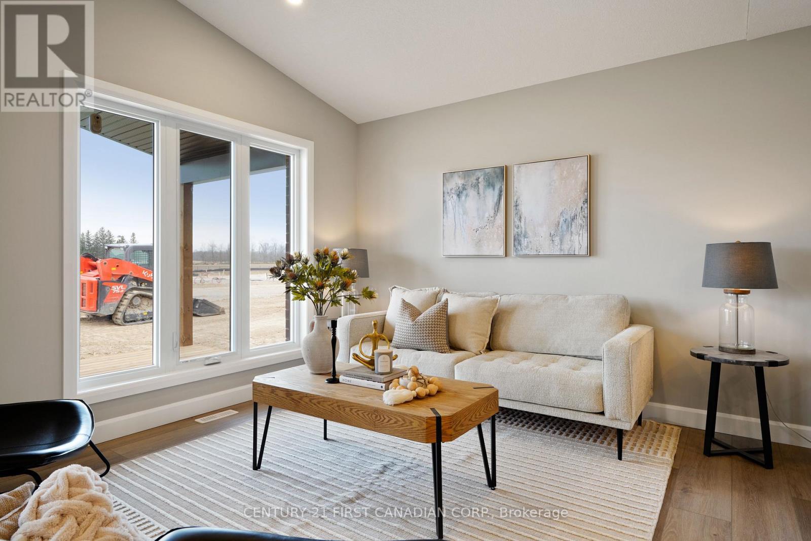 9 Twynstra Street, North Middlesex (Ailsa Craig), ON - Indoor Photo Showing Living Room