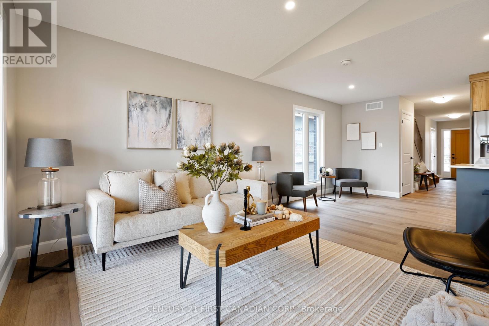 9 Twynstra Street, North Middlesex (Ailsa Craig), ON - Indoor Photo Showing Living Room