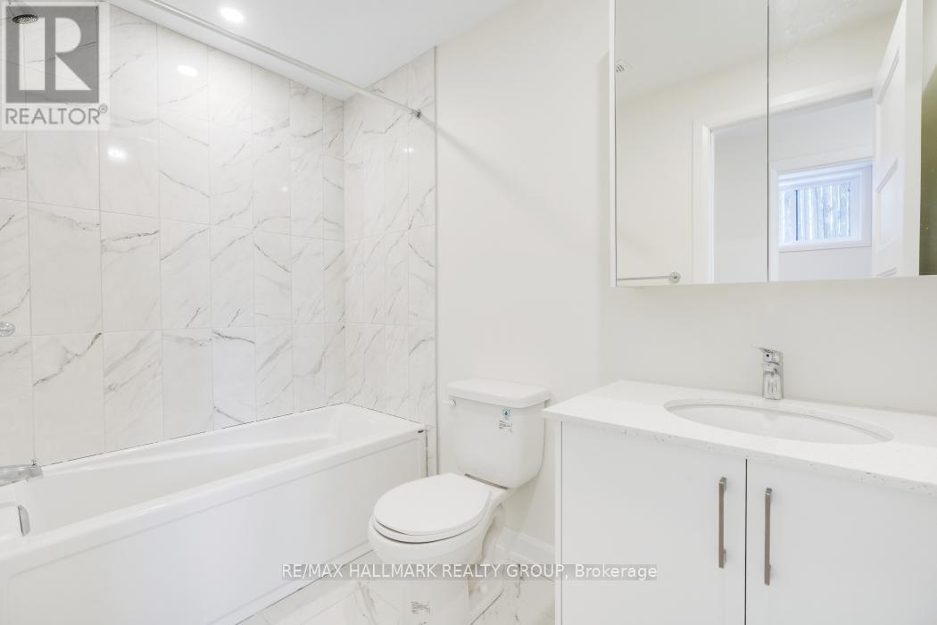 C - 956 Fisher Avenue, Ottawa, ON - Indoor Photo Showing Bathroom