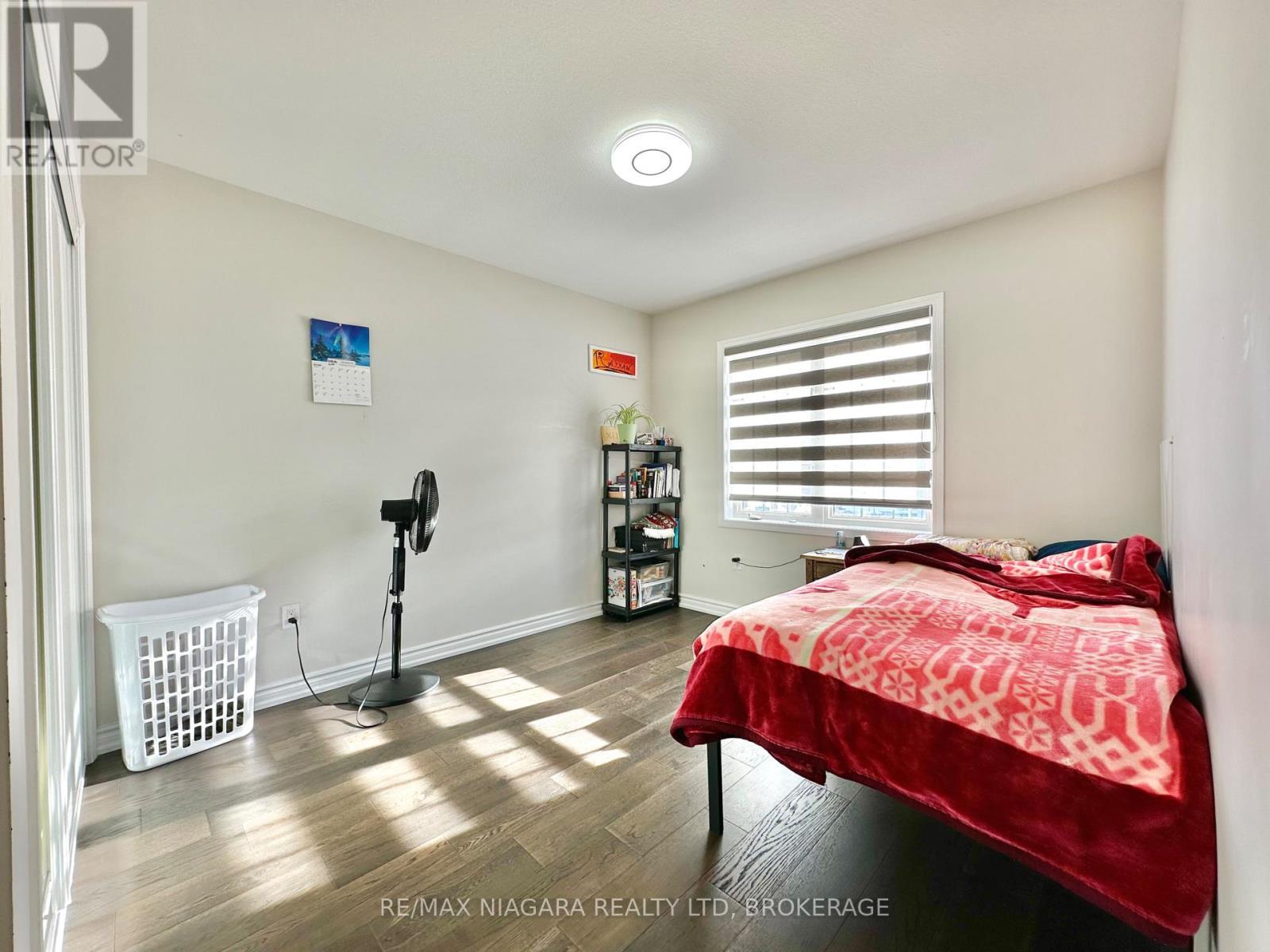 Sheraz Ahmad Re/Max Niagara 905-414-3884 - 7790 Buckeye Crescent, Niagara Falls (Brown), ON - Indoor Photo Showing Bedroom
