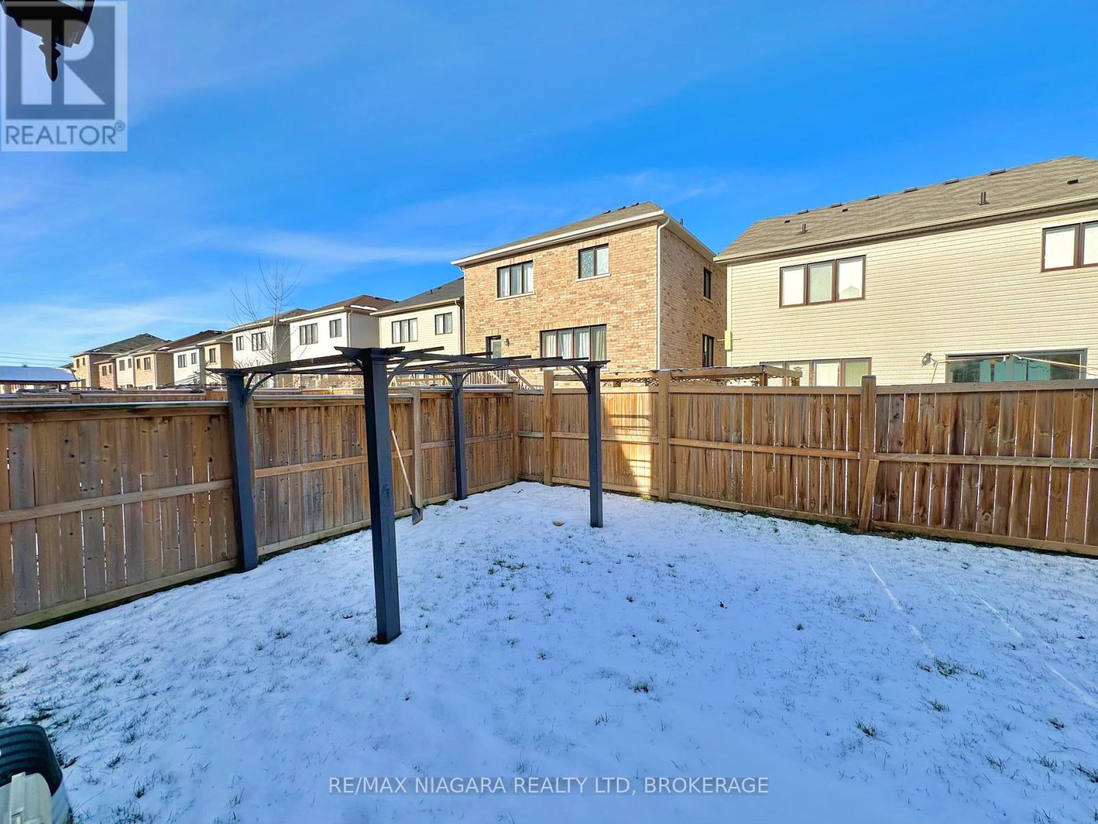 Sheraz Ahmad Re/Max Niagara 905-414-3884 - 7790 Buckeye Crescent, Niagara Falls (Brown), ON - Outdoor