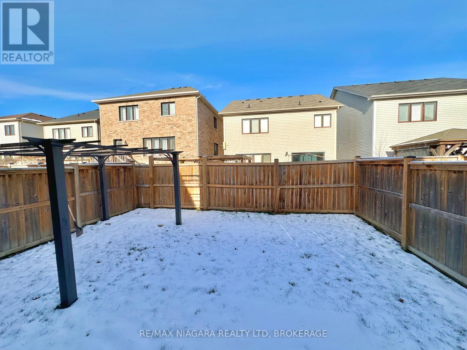 Sheraz Ahmad Re/Max Niagara 905-414-3884 - 7790 Buckeye Crescent, Niagara Falls (Brown), ON - Outdoor With Exterior