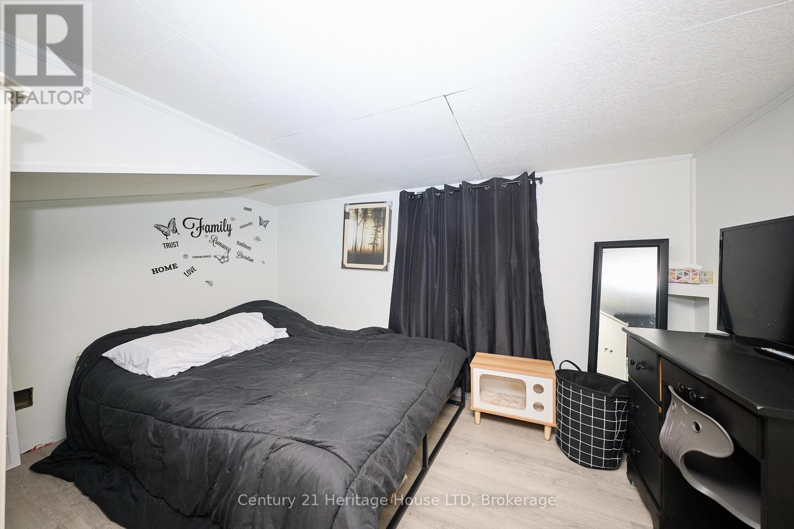 78 Rodman Street, St. Catharines (Downtown), ON - Indoor Photo Showing Bedroom