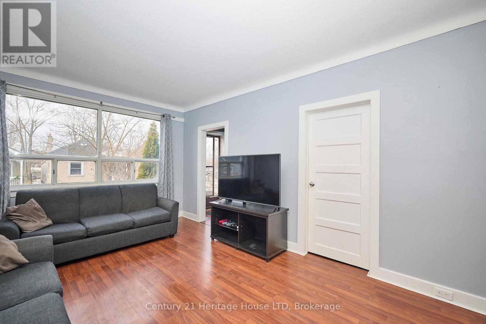 78 Rodman Street, St. Catharines (Downtown), ON - Indoor Photo Showing Living Room