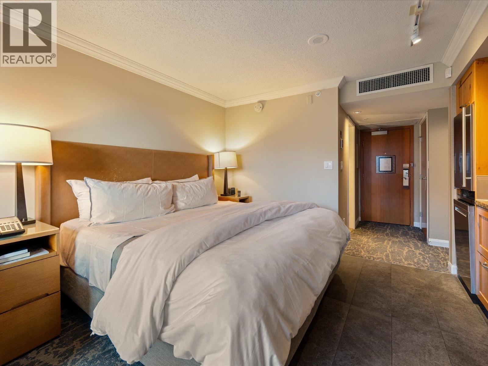 855 4090 Whistler Way, Whistler, BC - Indoor Photo Showing Bedroom