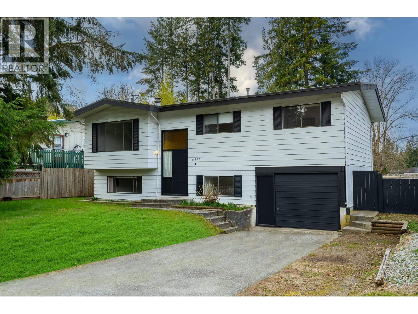 11671 211 Street, Maple Ridge, BC - Outdoor