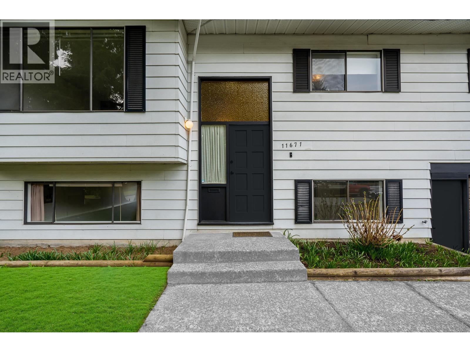 11671 211 Street, Maple Ridge, BC - Outdoor With Exterior