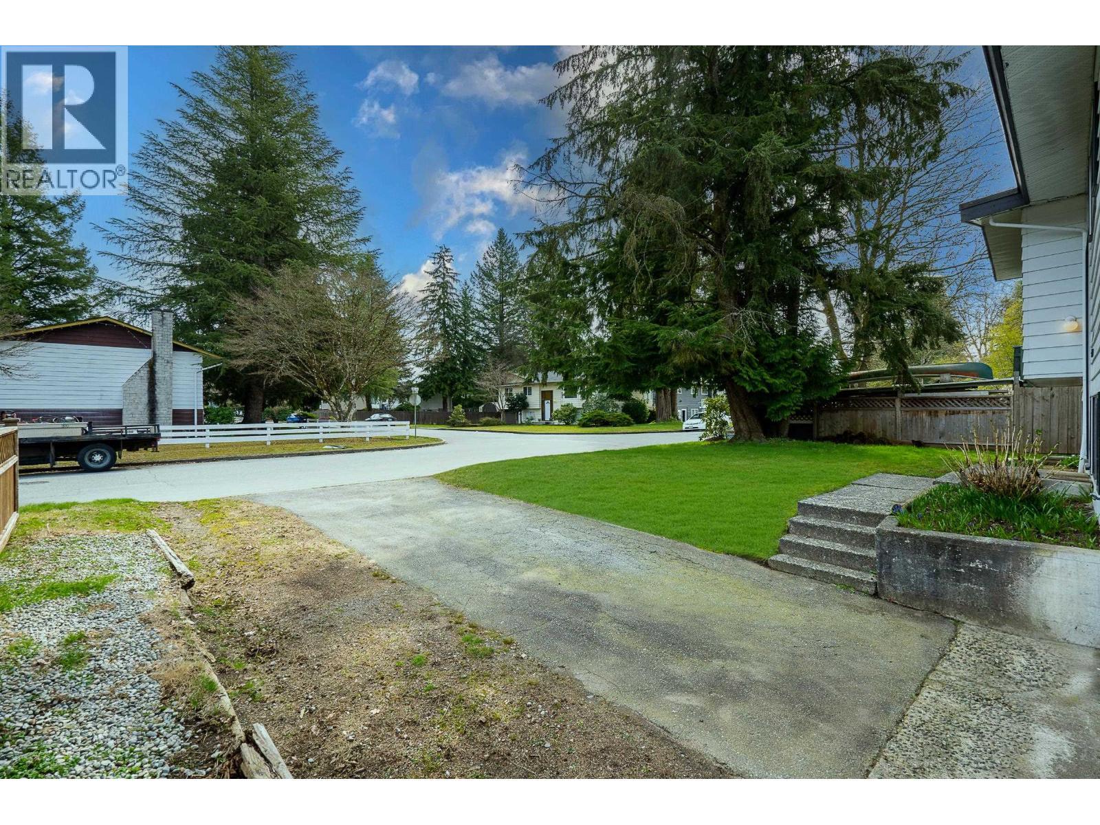 11671 211 Street, Maple Ridge, BC - Outdoor