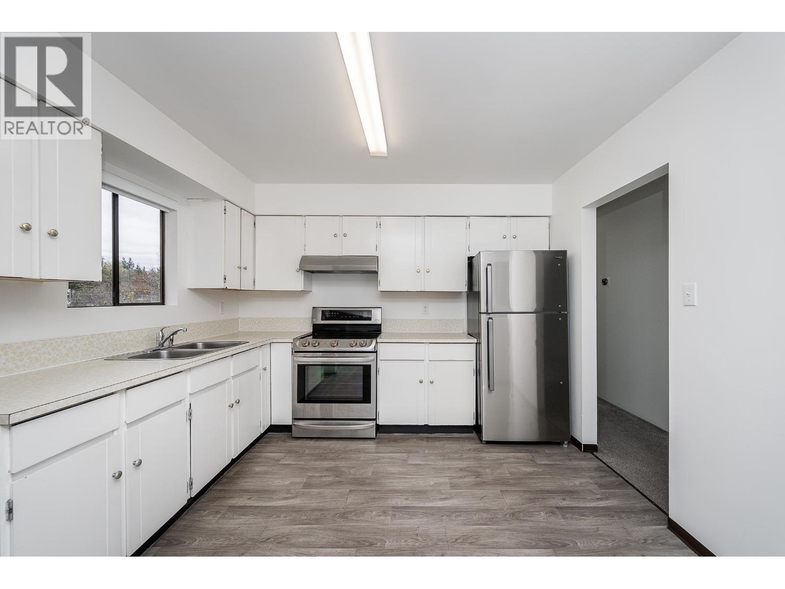 11671 211 Street, Maple Ridge, BC - Indoor Photo Showing Kitchen With Double Sink