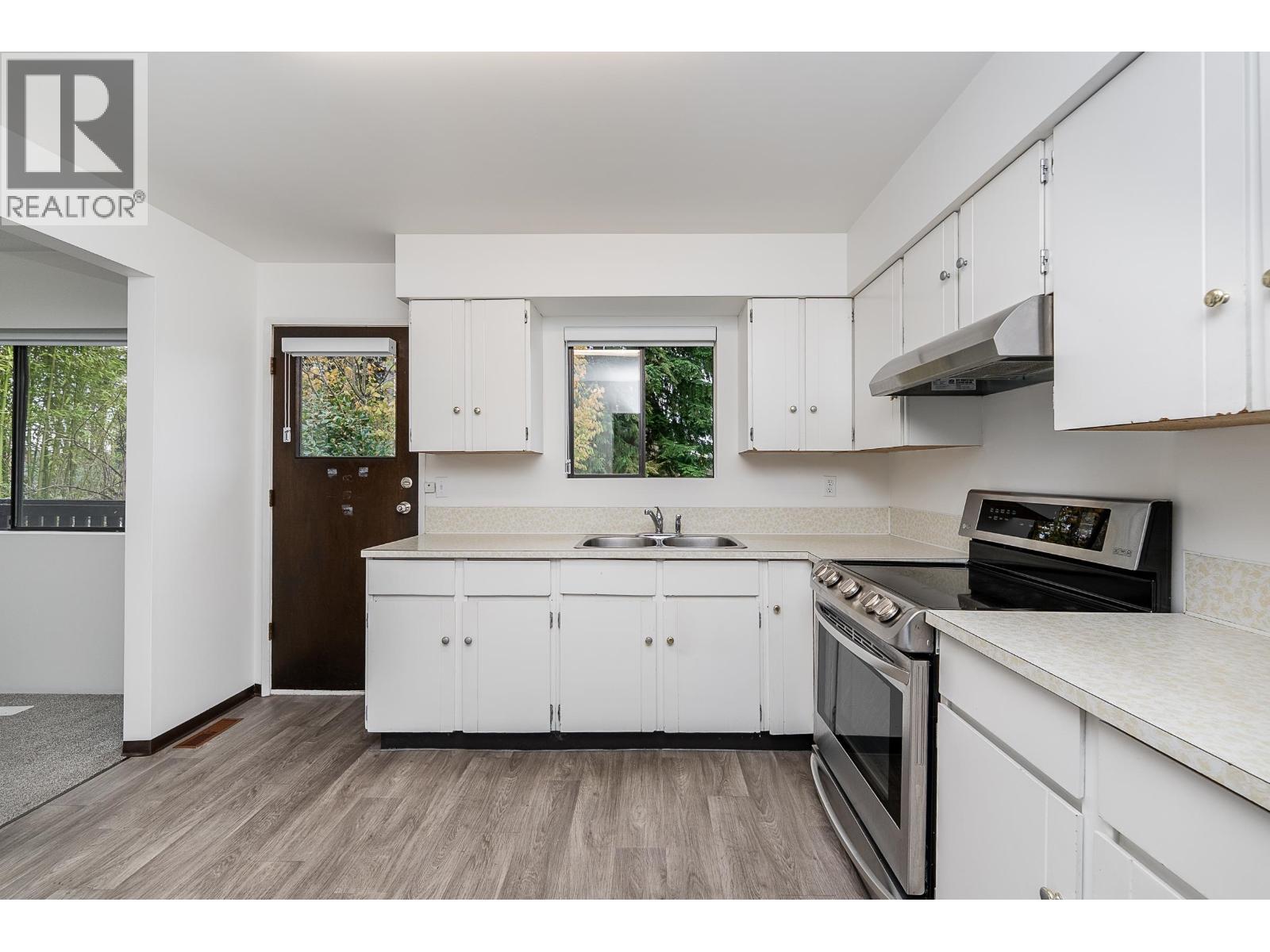 11671 211 Street, Maple Ridge, BC - Indoor Photo Showing Kitchen With Double Sink