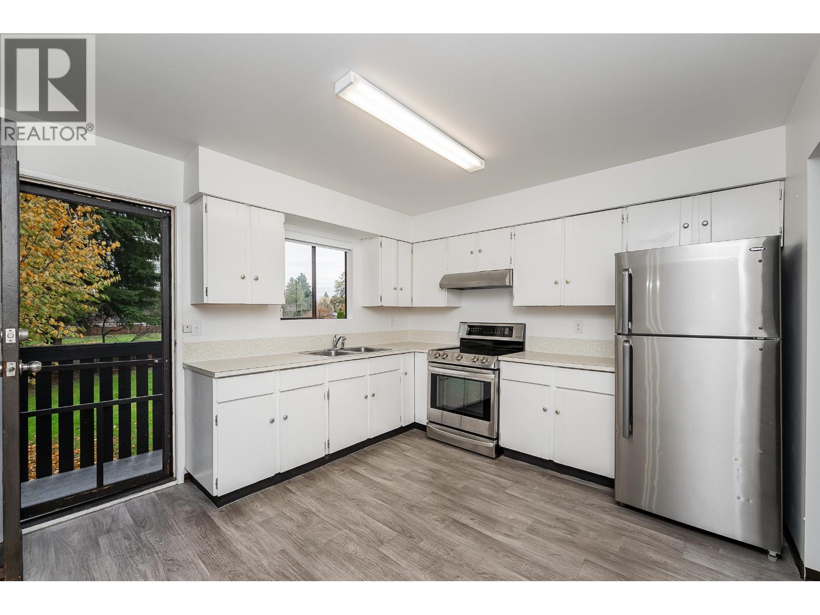 11671 211 Street, Maple Ridge, BC - Indoor Photo Showing Kitchen With Double Sink