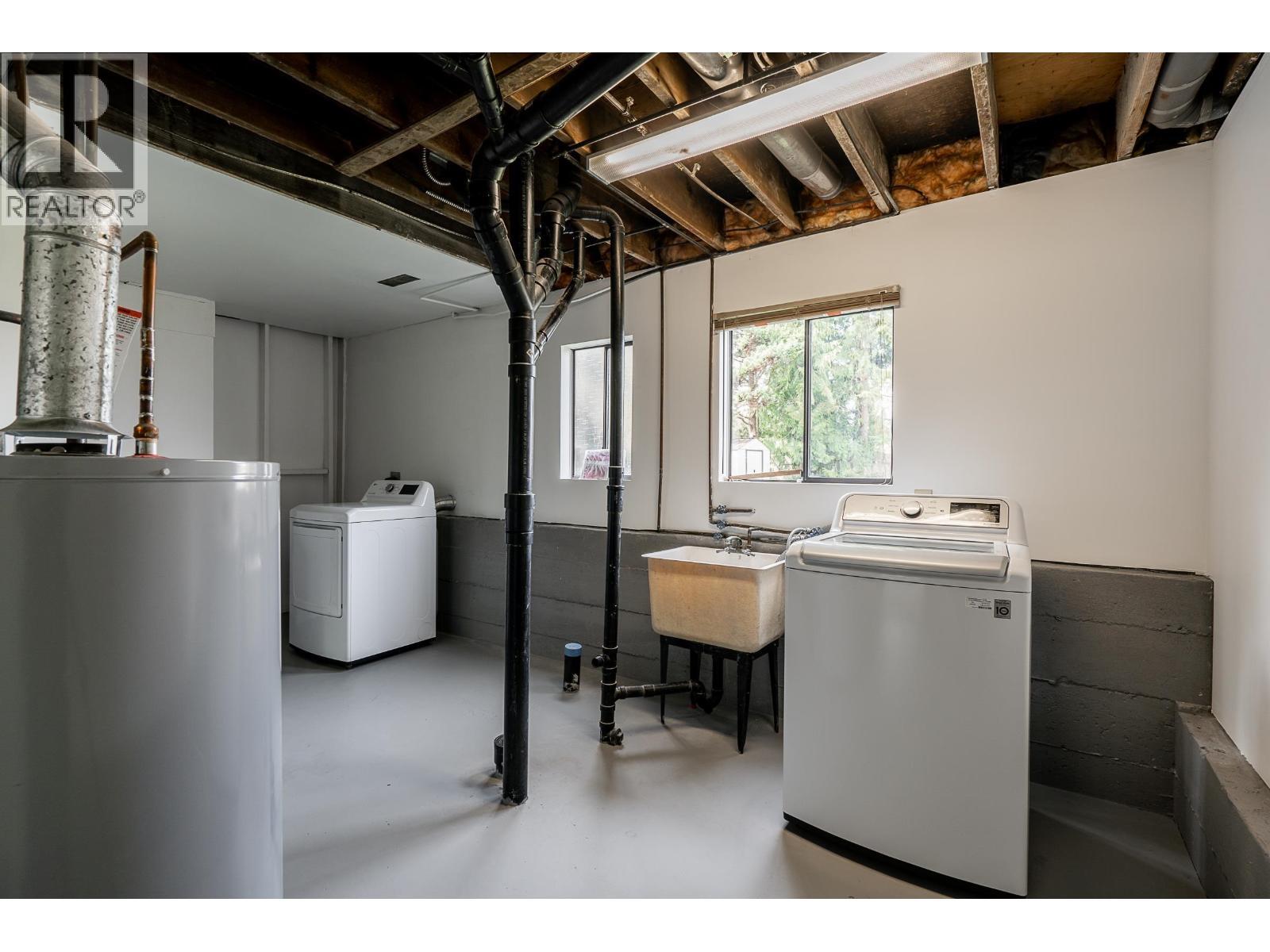 11671 211 Street, Maple Ridge, BC - Indoor Photo Showing Laundry Room