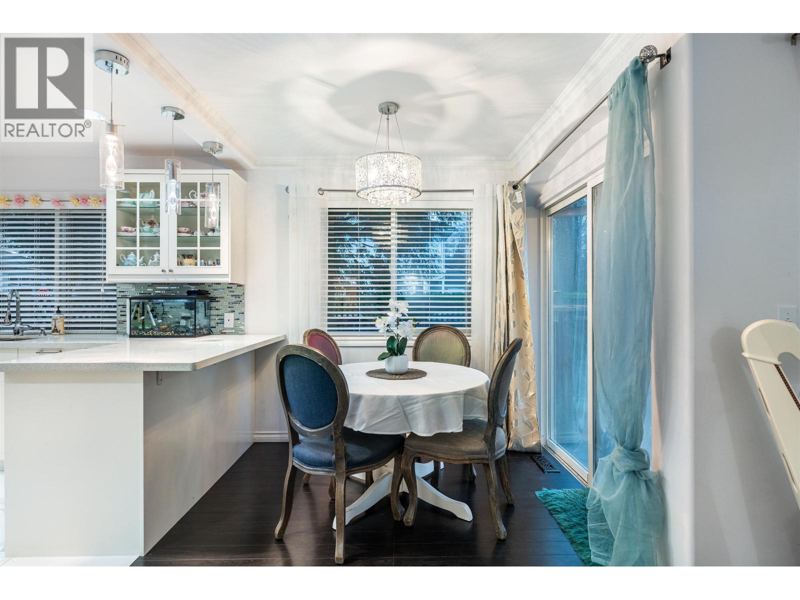 887 Riverside Drive, Port Coquitlam, BC - Indoor Photo Showing Dining Room