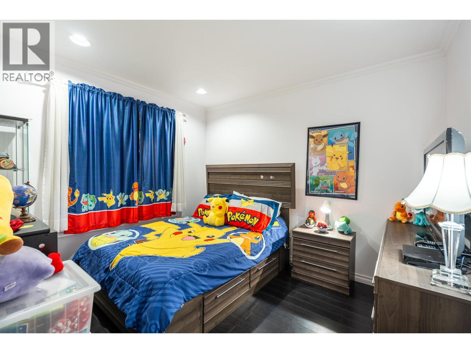 887 Riverside Drive, Port Coquitlam, BC - Indoor Photo Showing Bedroom