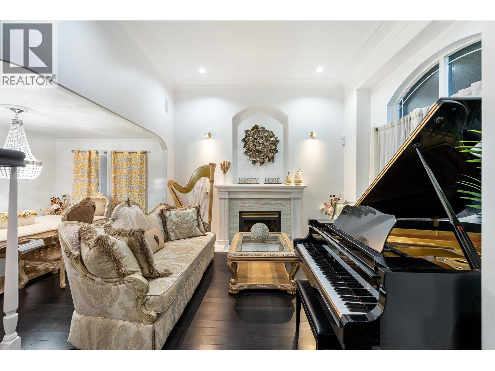 887 Riverside Drive, Port Coquitlam, BC - Indoor Photo Showing Living Room With Fireplace
