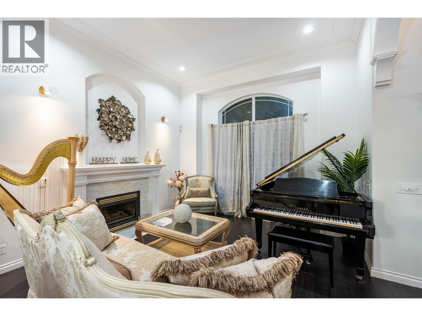 887 Riverside Drive, Port Coquitlam, BC - Indoor With Fireplace