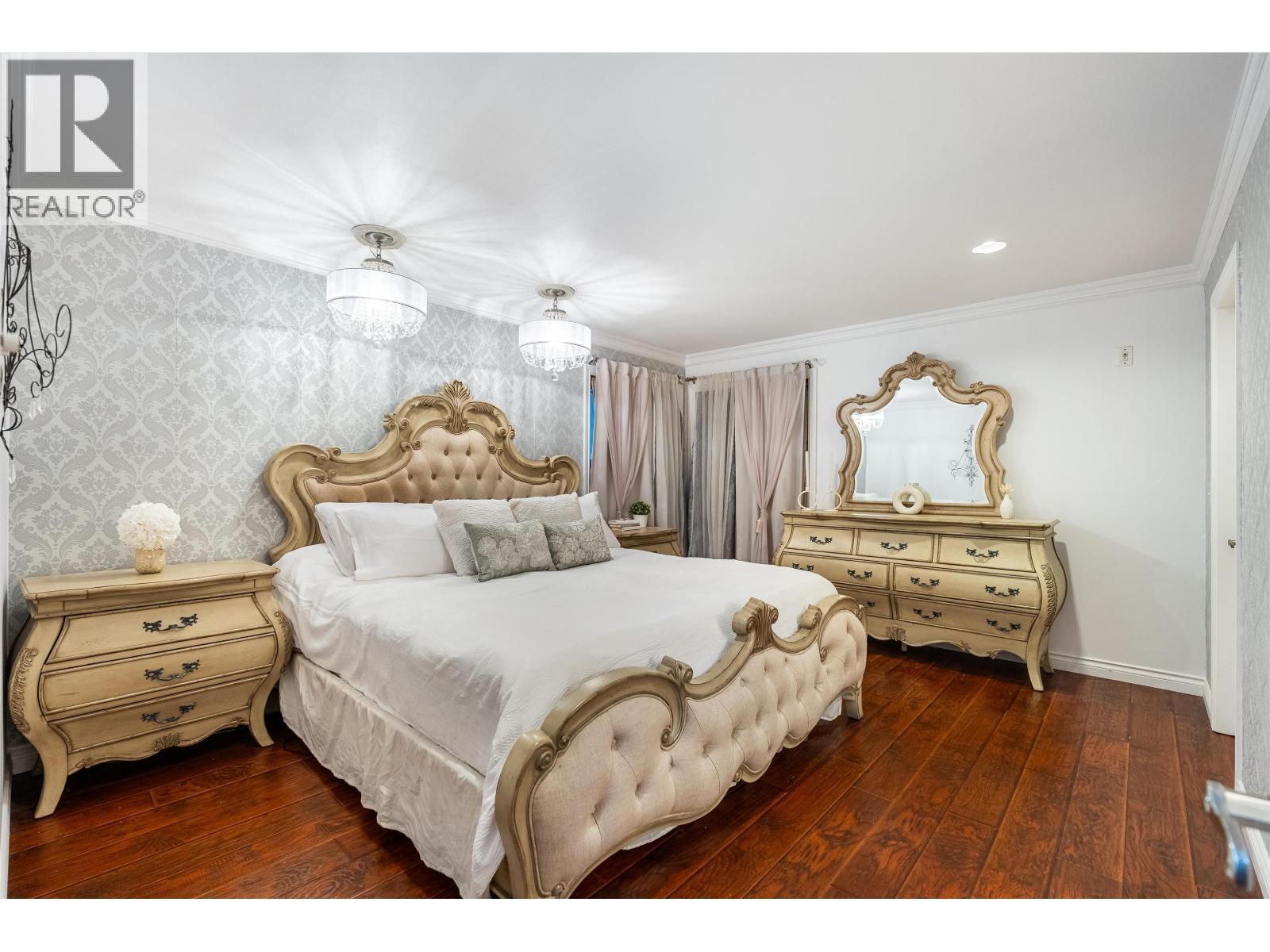 887 Riverside Drive, Port Coquitlam, BC - Indoor Photo Showing Bedroom