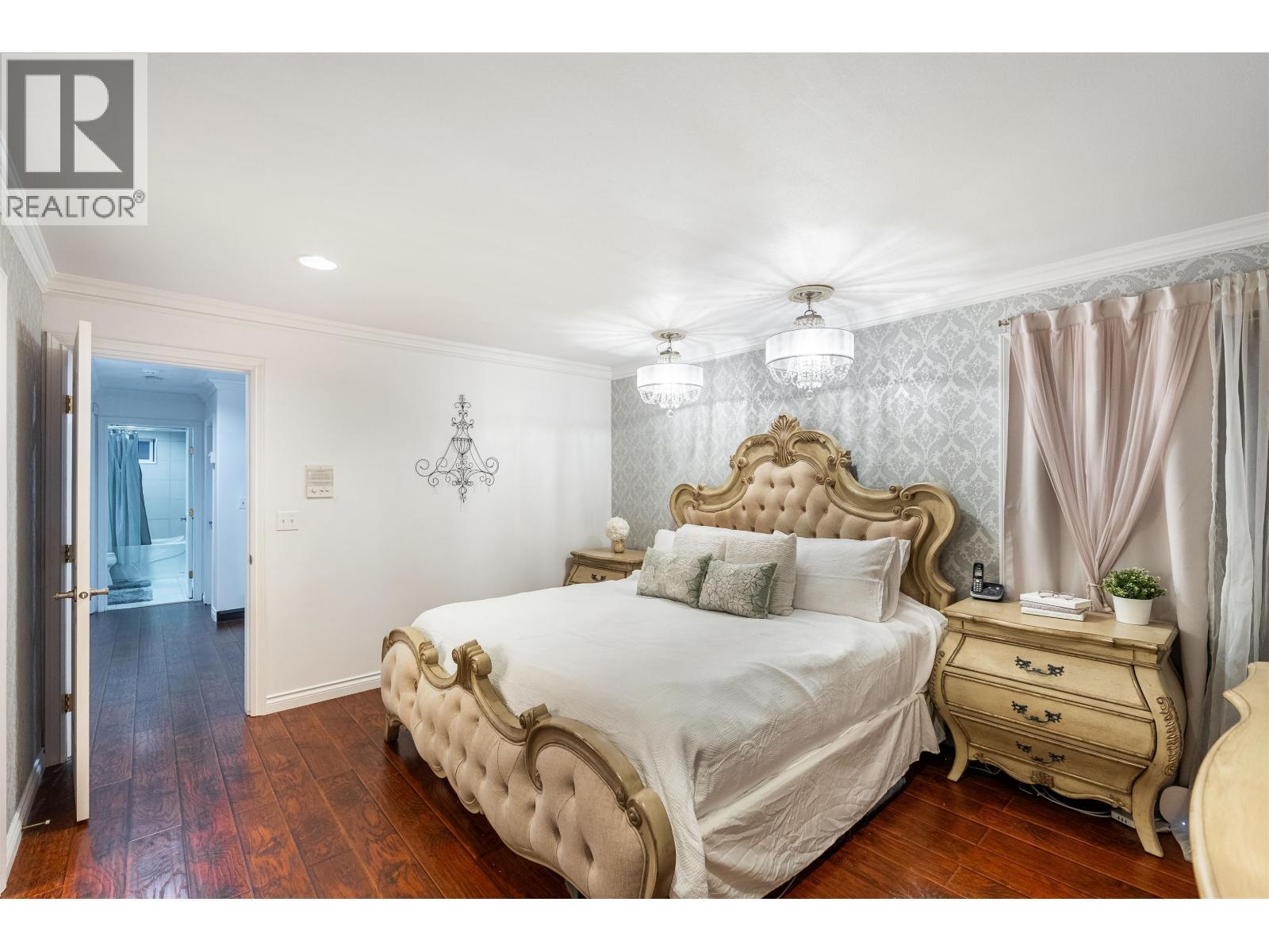 887 Riverside Drive, Port Coquitlam, BC - Indoor Photo Showing Bedroom