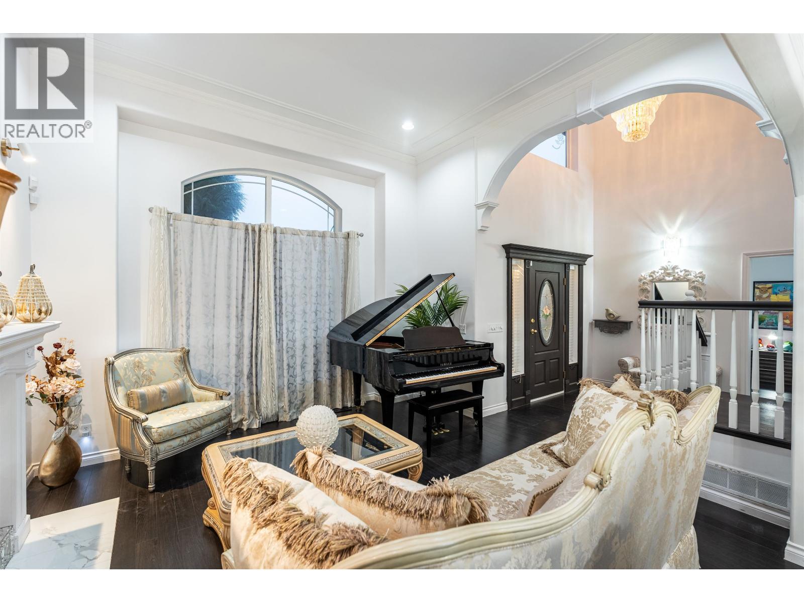 887 Riverside Drive, Port Coquitlam, BC - Indoor With Fireplace