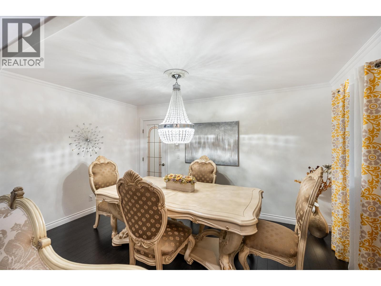 887 Riverside Drive, Port Coquitlam, BC - Indoor Photo Showing Dining Room