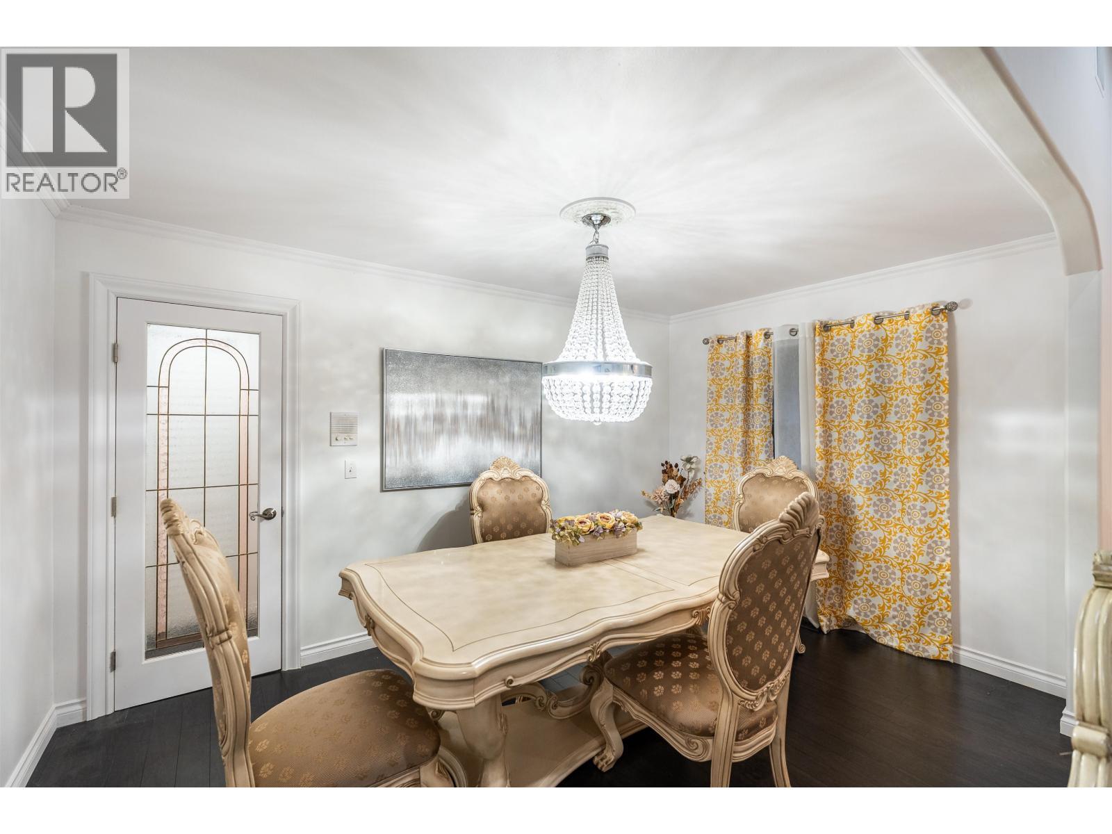 887 Riverside Drive, Port Coquitlam, BC - Indoor Photo Showing Dining Room