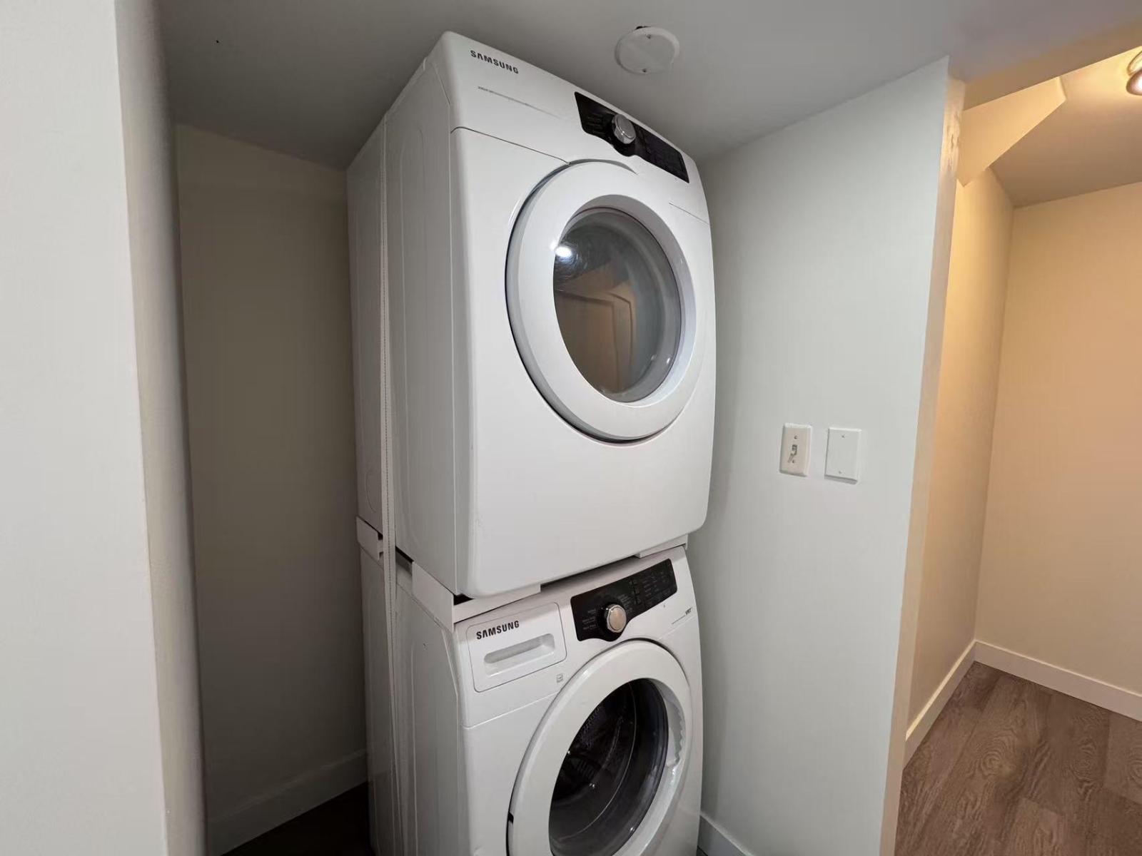8922 Watson Drive, Delta, BC - Indoor Photo Showing Laundry Room