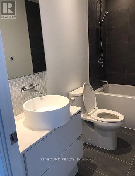 602 - 185 Roehampton Avenue, Toronto, ON - Indoor Photo Showing Bathroom