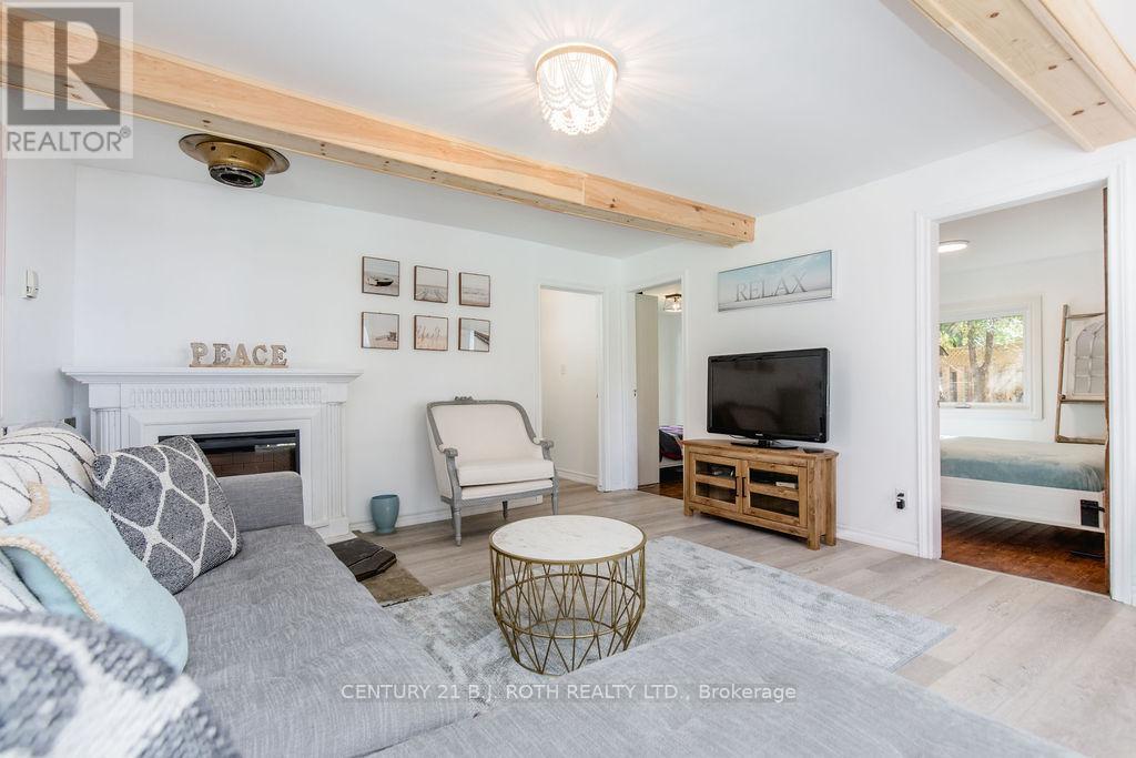 7 Oliver Drive, Tiny, ON - Indoor Photo Showing Living Room With Fireplace