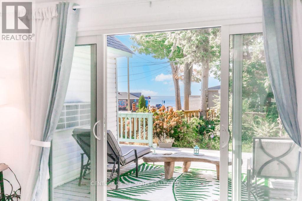 7 Oliver Drive, Tiny, ON - Indoor Photo Showing Other Room