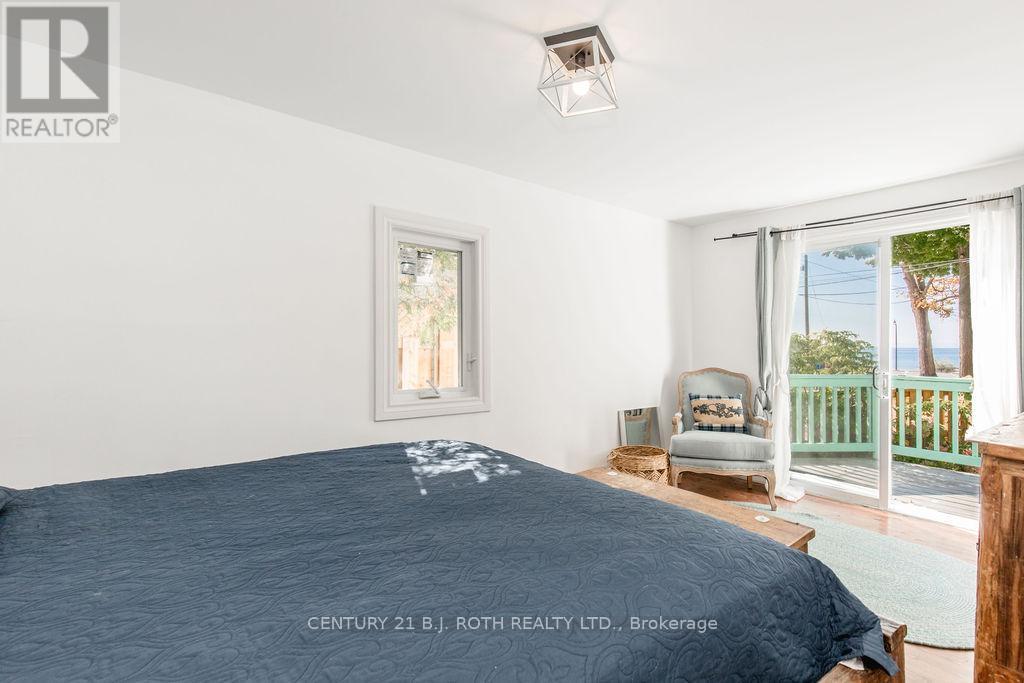 7 Oliver Drive, Tiny, ON - Indoor Photo Showing Bedroom