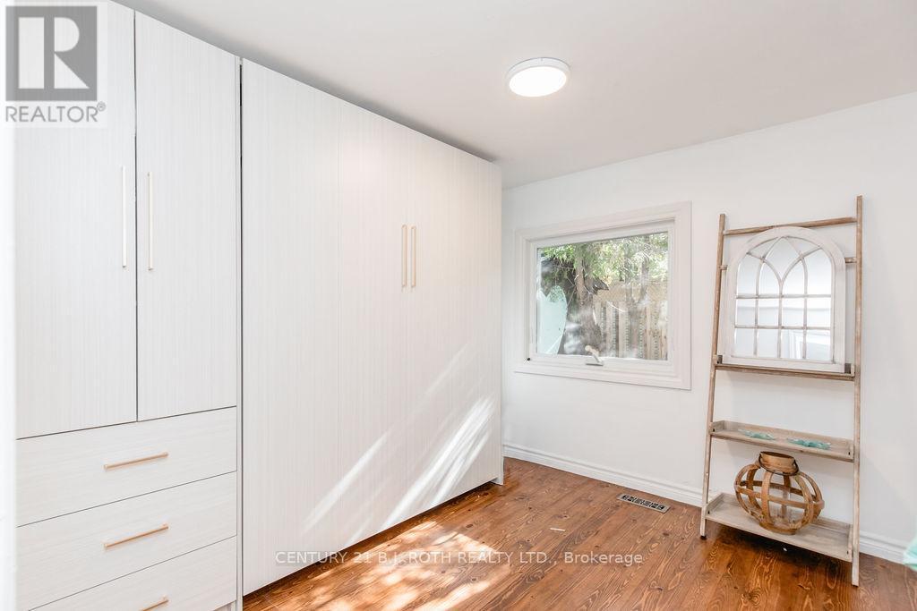 7 Oliver Drive, Tiny, ON - Indoor Photo Showing Other Room