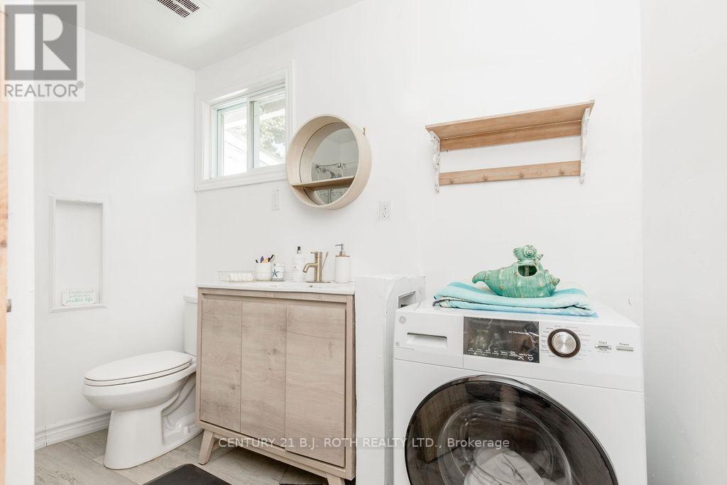 7 Oliver Drive, Tiny, ON - Indoor Photo Showing Laundry Room