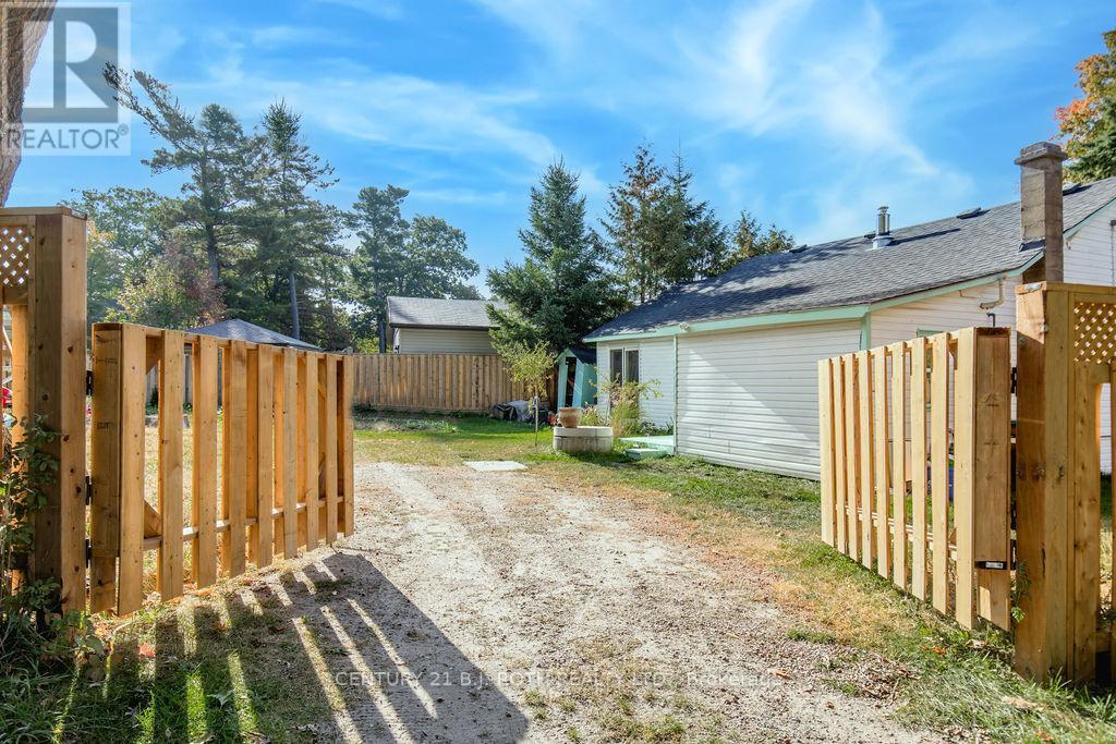 7 Oliver Drive, Tiny, ON - Outdoor