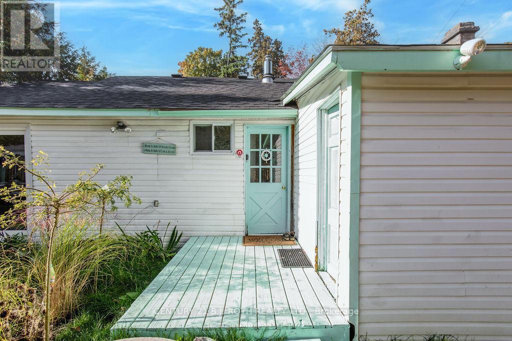 7 Oliver Drive, Tiny, ON - Outdoor With Exterior