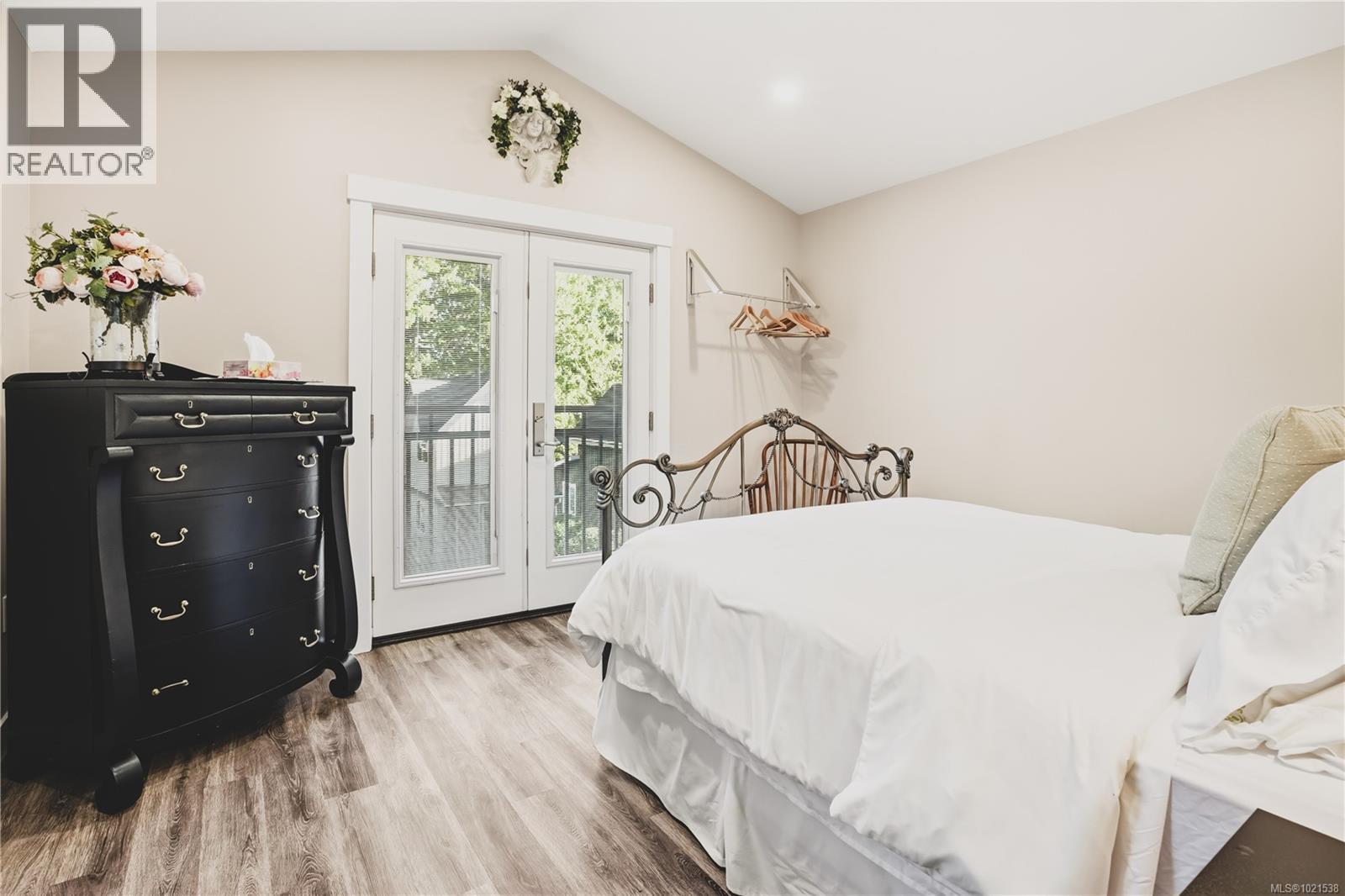 1078 Tyee Terr, Ucluelet, BC - Indoor Photo Showing Bedroom