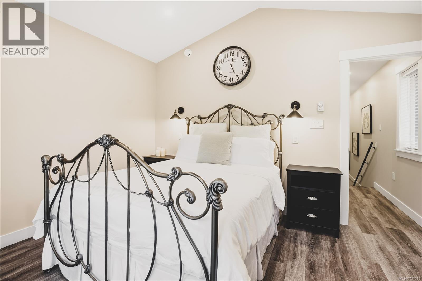 1078 Tyee Terr, Ucluelet, BC - Indoor Photo Showing Bedroom