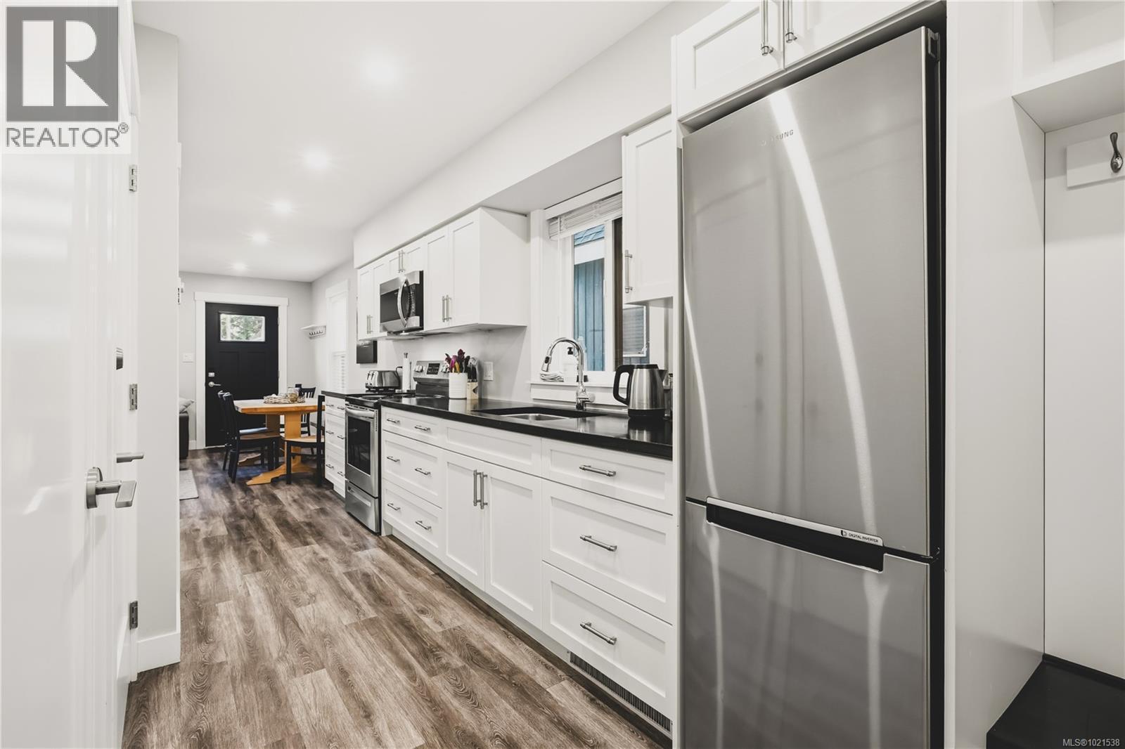 1078 Tyee Terr, Ucluelet, BC - Indoor Photo Showing Kitchen With Upgraded Kitchen