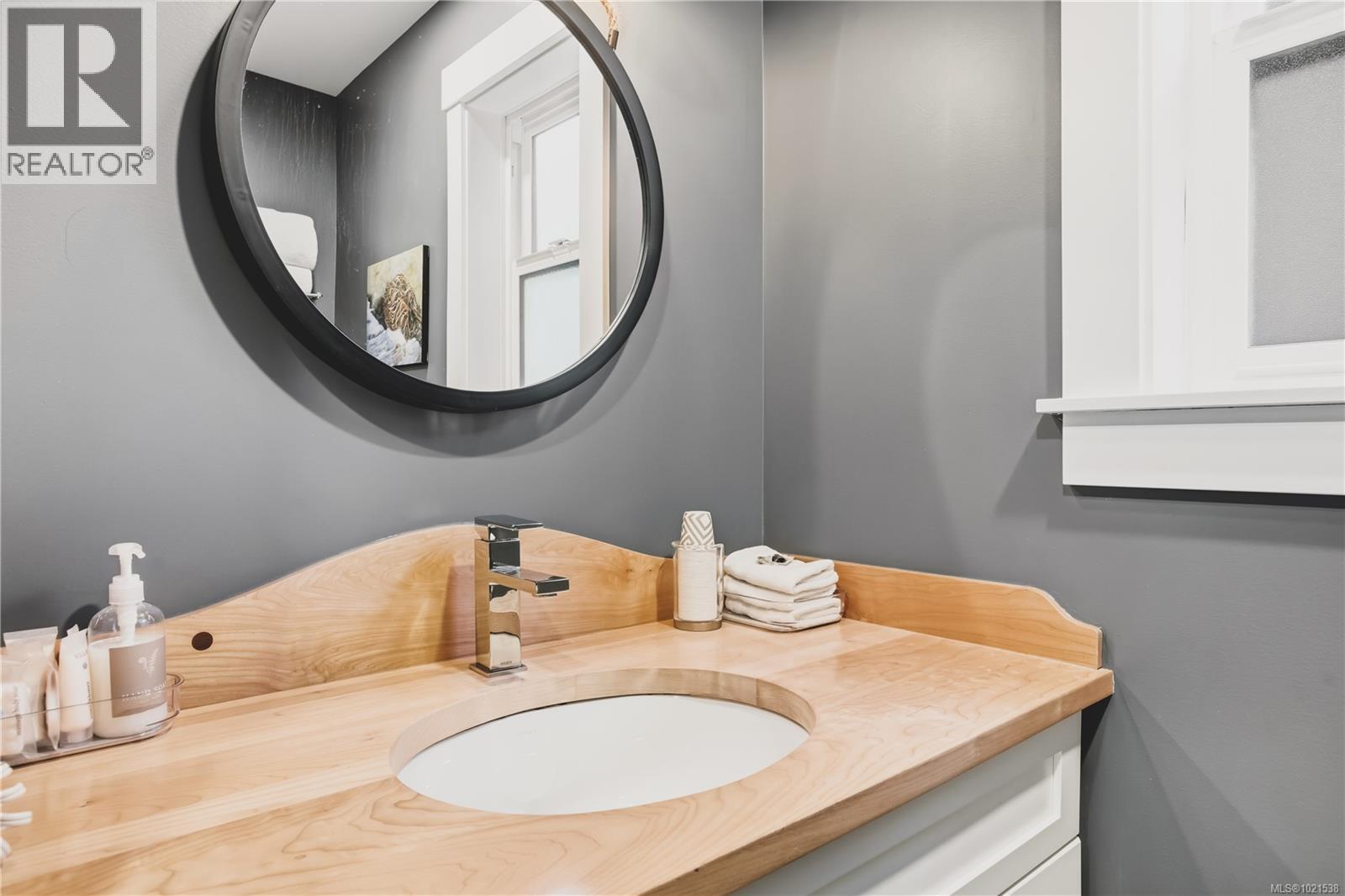 1078 Tyee Terr, Ucluelet, BC - Indoor Photo Showing Bathroom