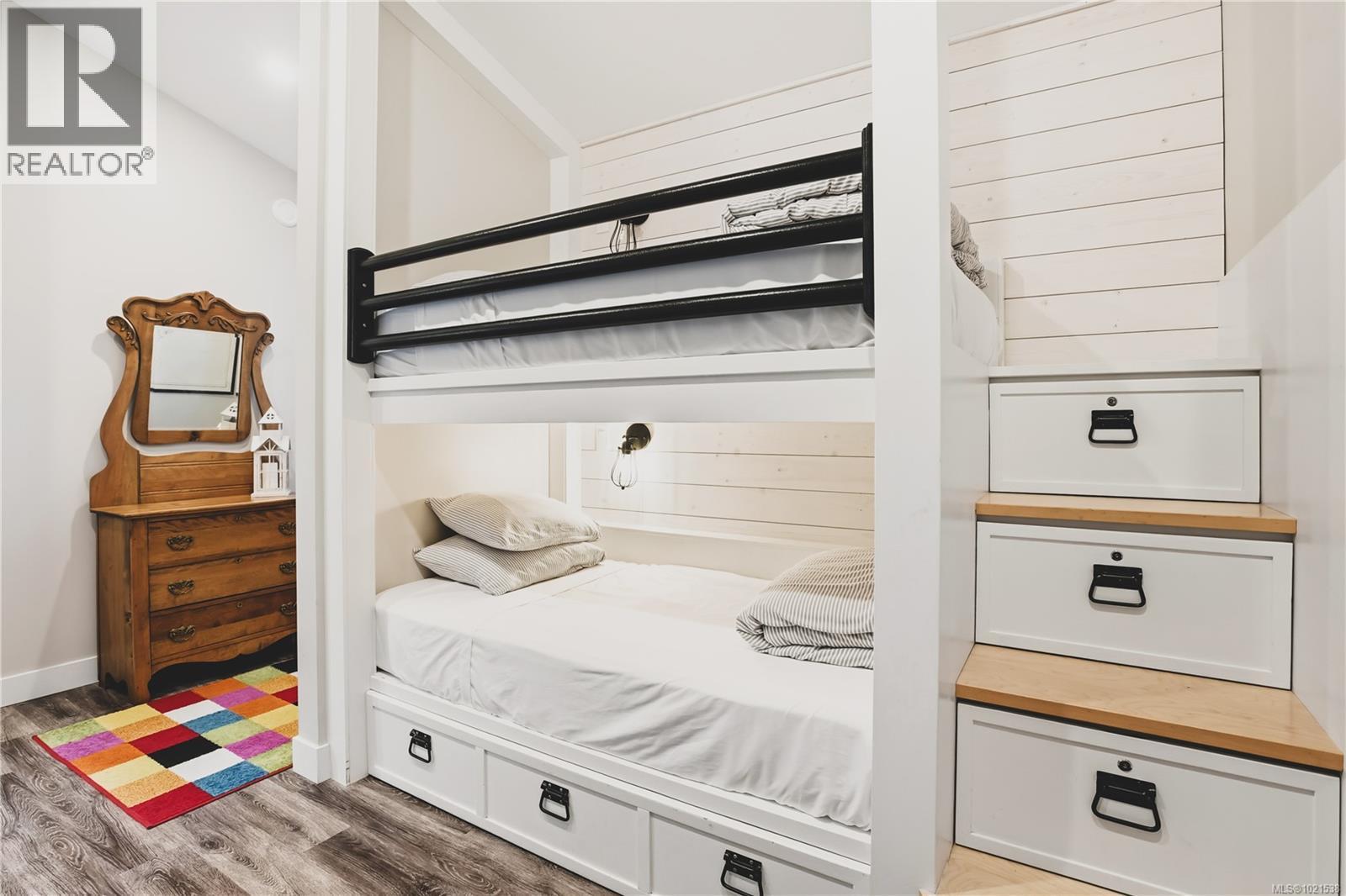 1078 Tyee Terr, Ucluelet, BC - Indoor Photo Showing Bedroom