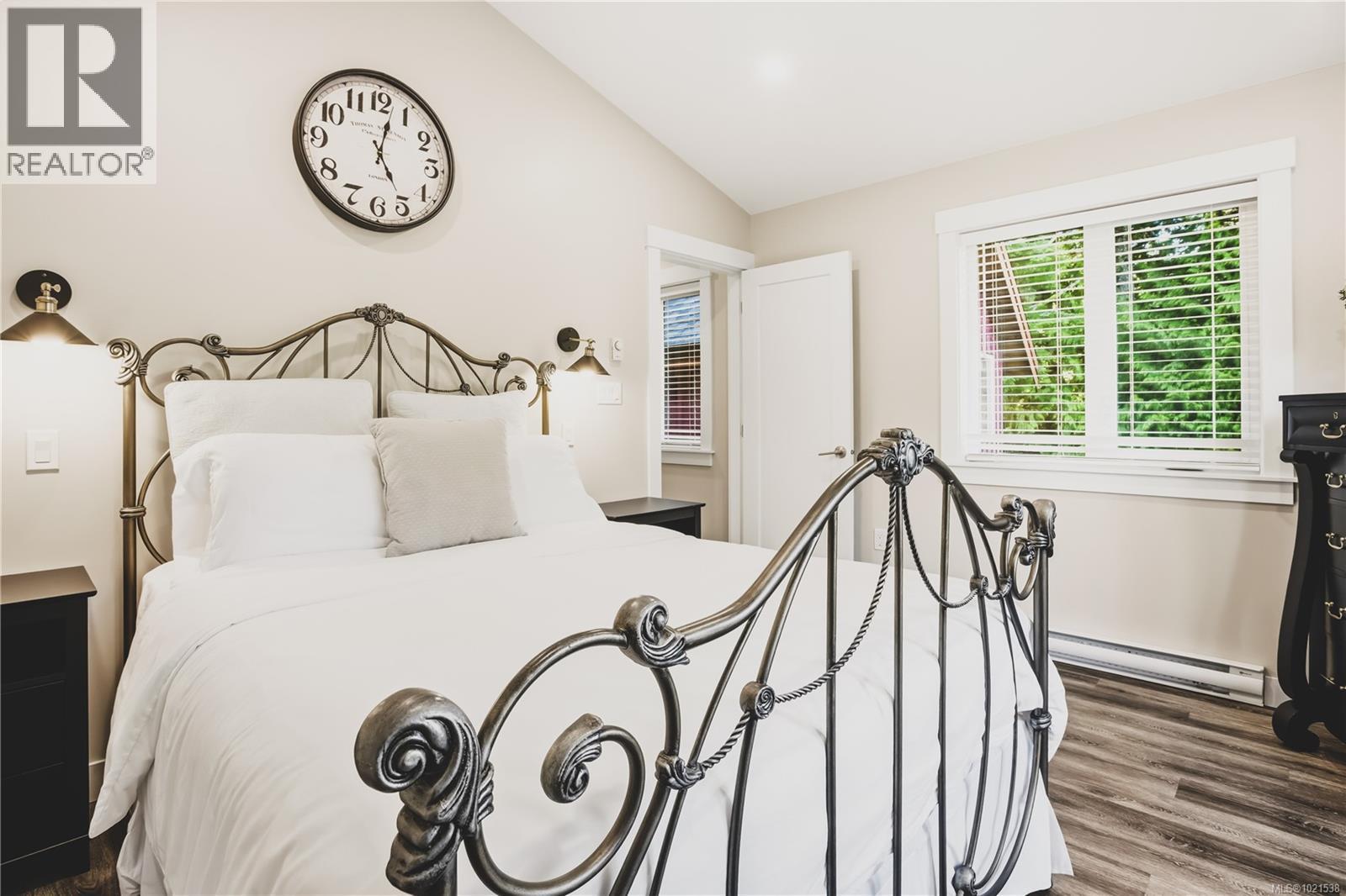 1078 Tyee Terr, Ucluelet, BC - Indoor Photo Showing Bedroom