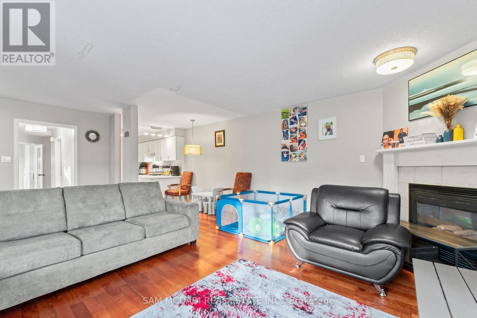 1073 Gabriel Place, Burlington, ON - Indoor Photo Showing Living Room With Fireplace