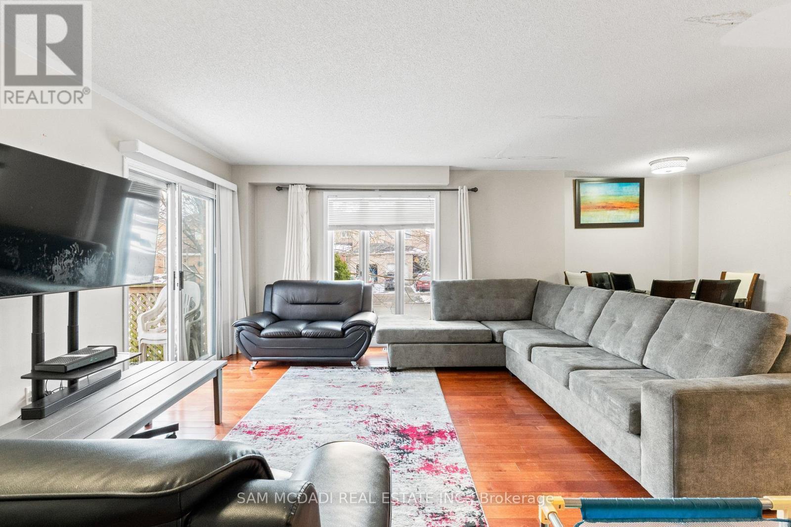 1073 Gabriel Place, Burlington, ON - Indoor Photo Showing Living Room