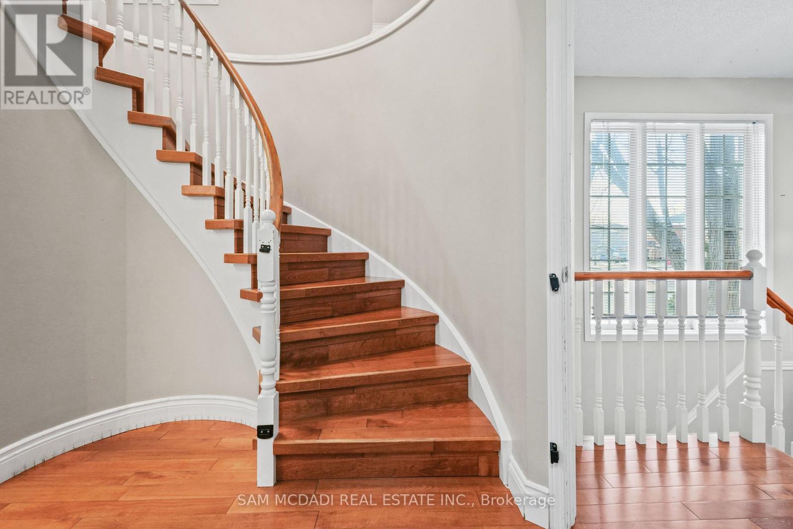 1073 Gabriel Place, Burlington, ON - Indoor Photo Showing Other Room