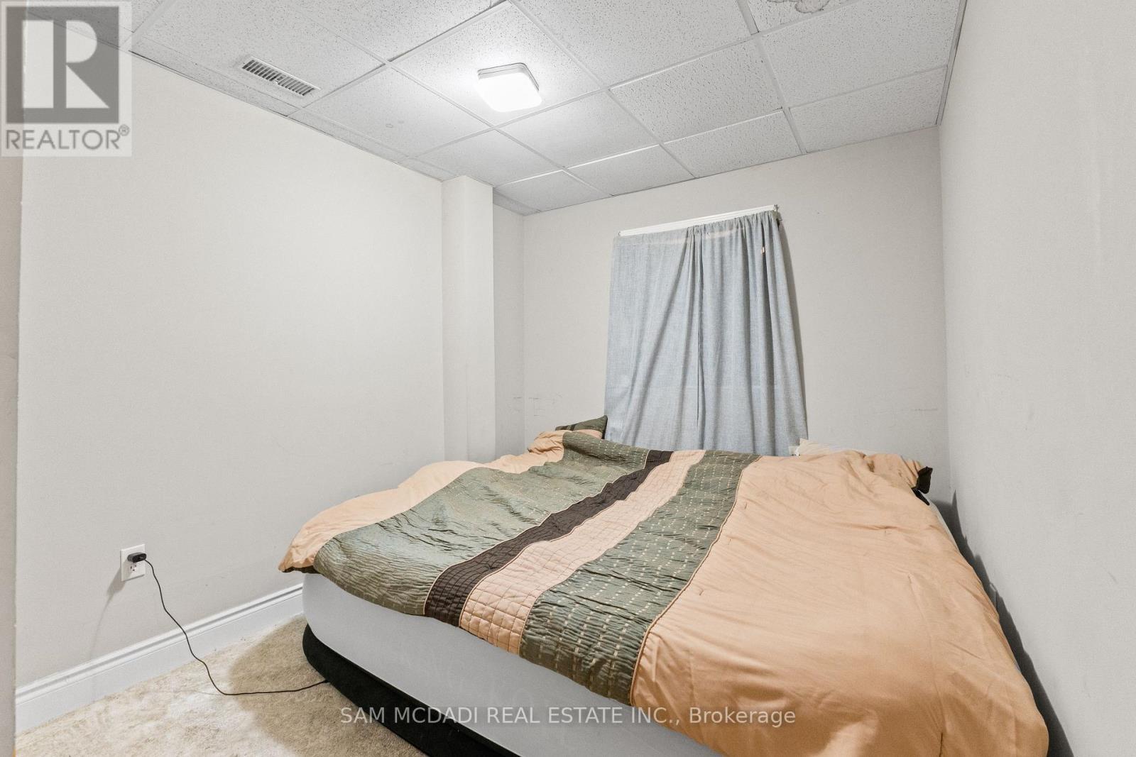 1073 Gabriel Place, Burlington, ON - Indoor Photo Showing Bedroom